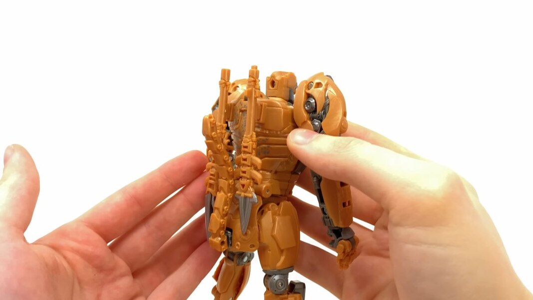 In Hand Image Of Studio Series Rise Of The Beasts 98 Cheetor  (24 of 51)